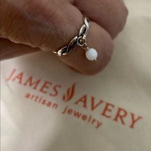 Retired James Avery dangle ring…like new